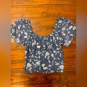 Hollister size XS, grey cropped top with white flowers